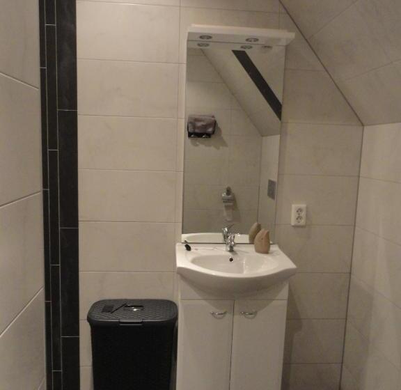 Четырехместный Номер Стандарт, B&b Herberg Foestrum