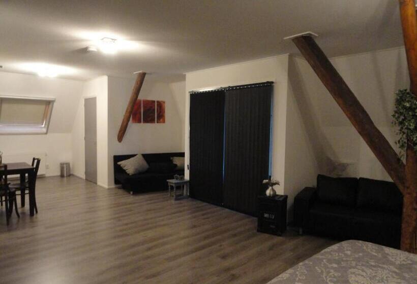 Четырехместный Номер Стандарт, B&b Herberg Foestrum