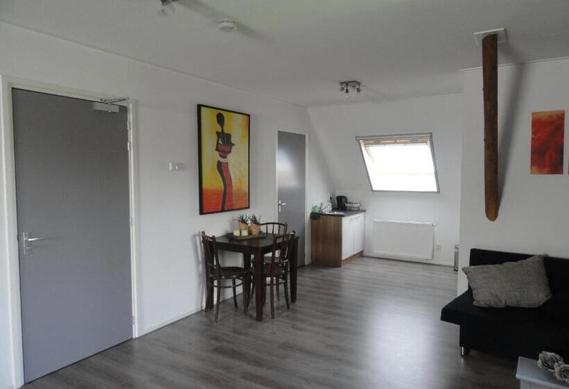 Четырехместный Номер Стандарт, B&b Herberg Foestrum