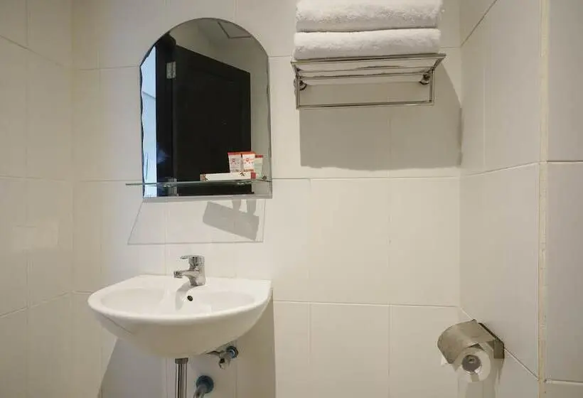 デラックスルーム, China Town Hotel Bali By Oyo Rooms
