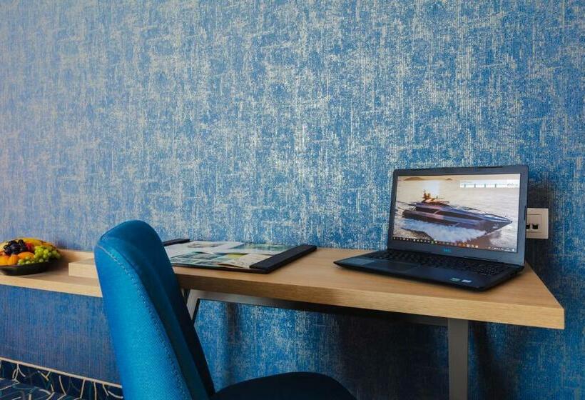 غرفة إقتصادية, Marina Burgas