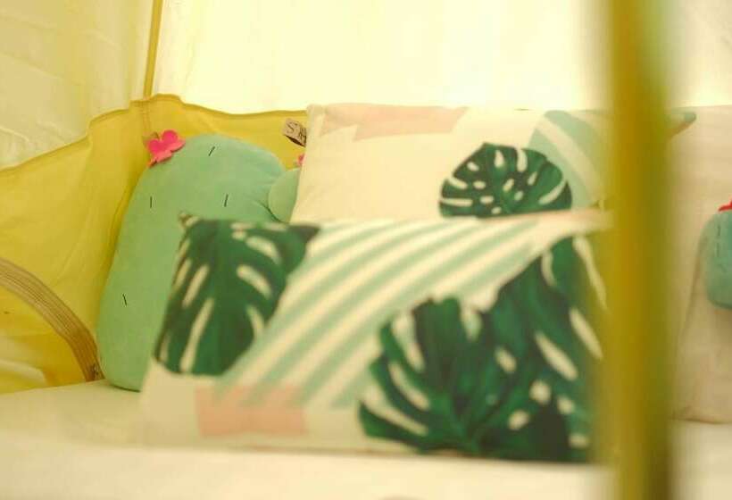 كوخ قياسي, O Little Tent De Koh Chang