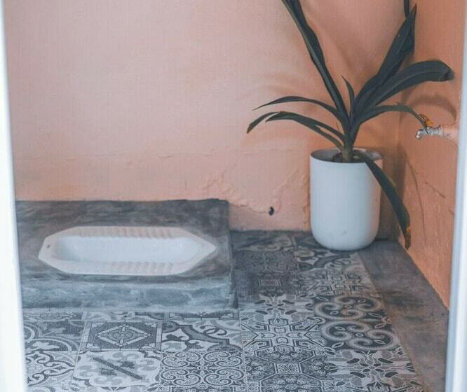 كوخ قياسي, O Little Tent De Koh Chang