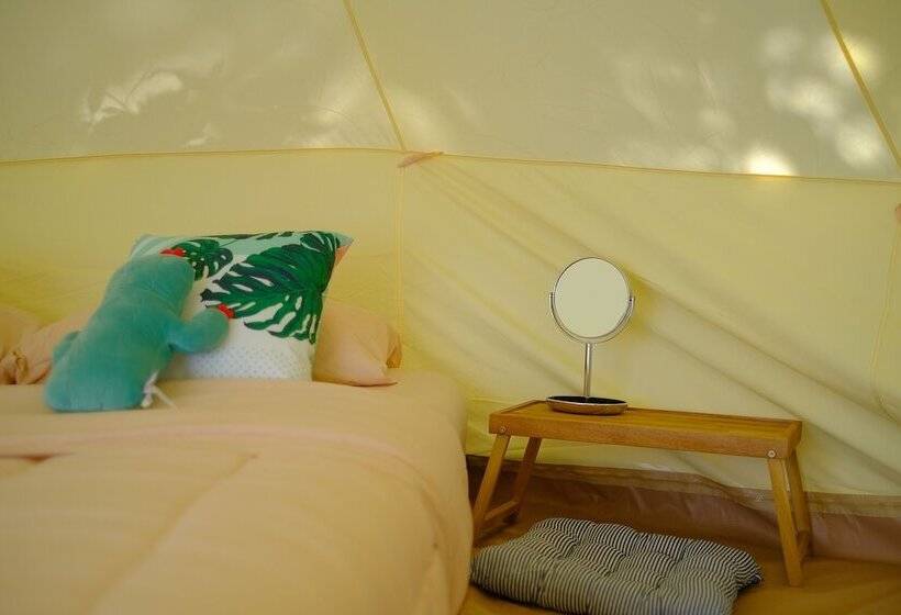 كوخ قياسي, O Little Tent De Koh Chang