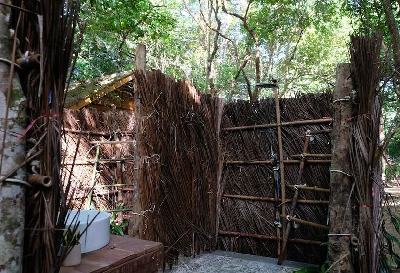 كوخ قياسي, O Little Tent De Koh Chang