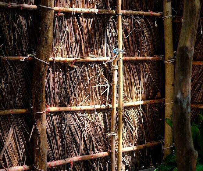 كوخ قياسي, O Little Tent De Koh Chang