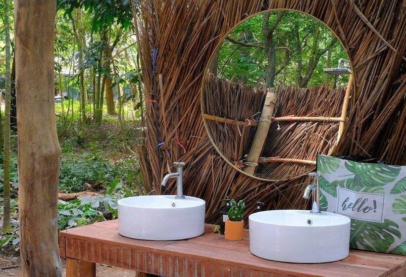 كوخ قياسي, O Little Tent De Koh Chang