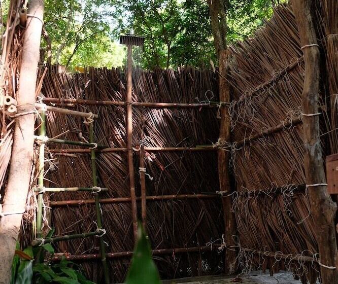 كوخ قياسي, O Little Tent De Koh Chang