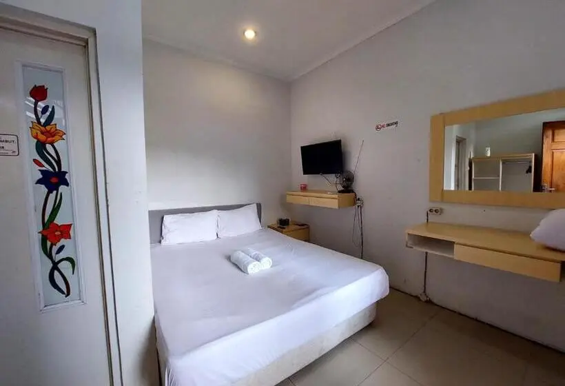 スーペリアールーム, Urbanview Hotel One Family Maribaya By Reddoorz