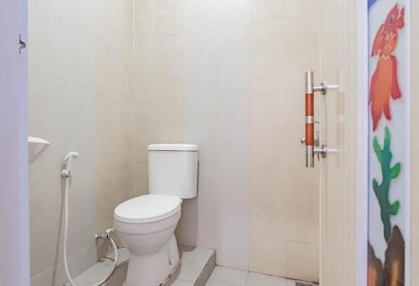 חדר אקונומי, Urbanview Hotel One Family Maribaya By Reddoorz
