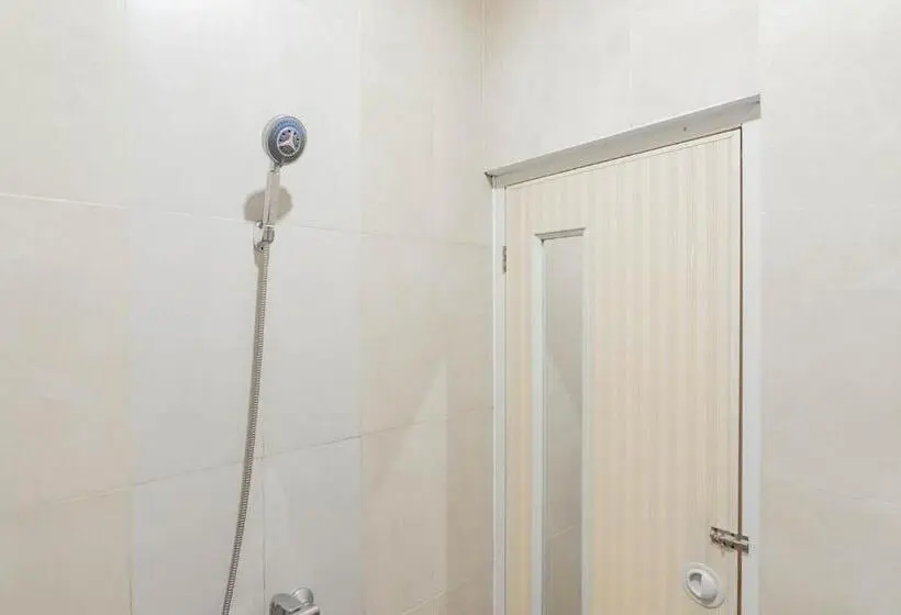 スーペリアールーム, Urbanview Hotel One Family Maribaya By Reddoorz