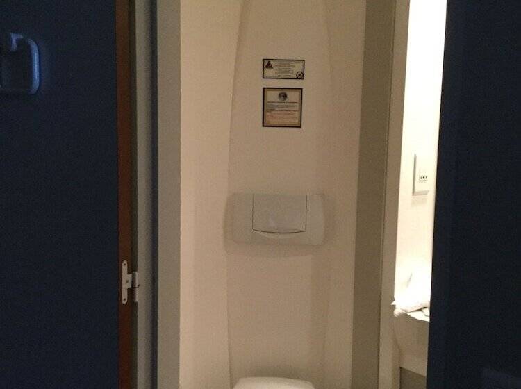 스탠다드 싱글 룸, Braucol