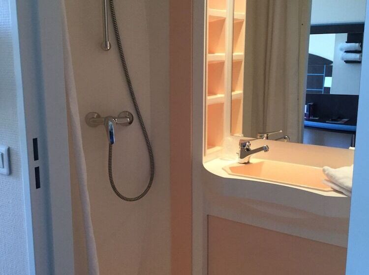 스탠다드 싱글 룸, Braucol