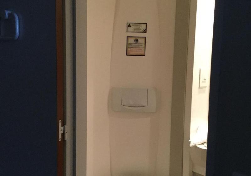 스탠다드 싱글 룸, Braucol