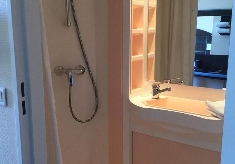 스탠다드 싱글 룸, Braucol