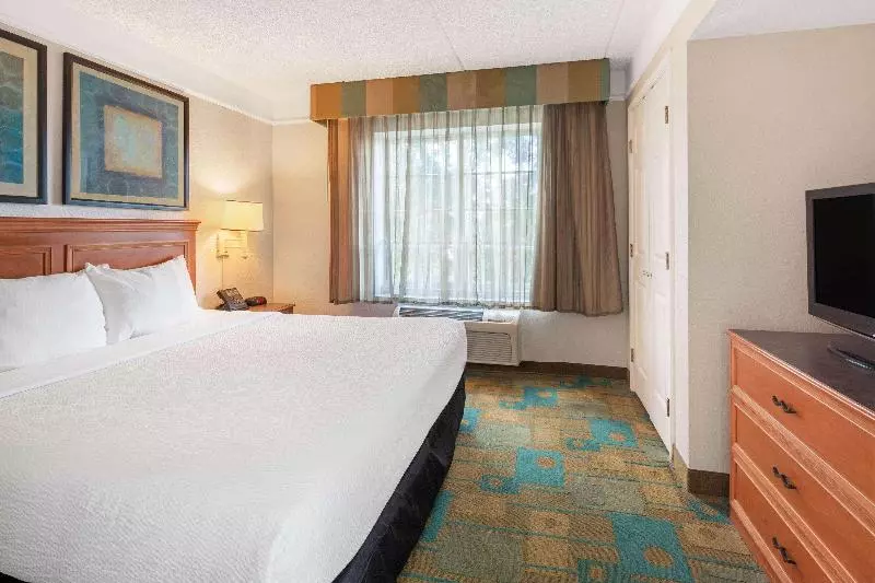 キングサイズベッドのデラックスルーム, La Quinta By Wyndham Ft. Lauderdale Plantation