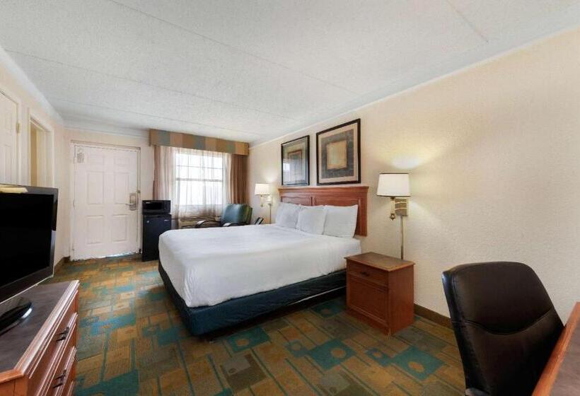 장애인을 위한 킹사이즈 침대 스탠다드 룸, La Quinta Inn By Wyndham Bossier City