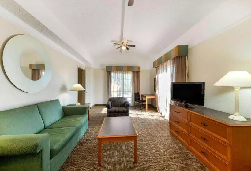 キングサイズベッドのスイートルーム, La Quinta Inn By Wyndham Bossier City