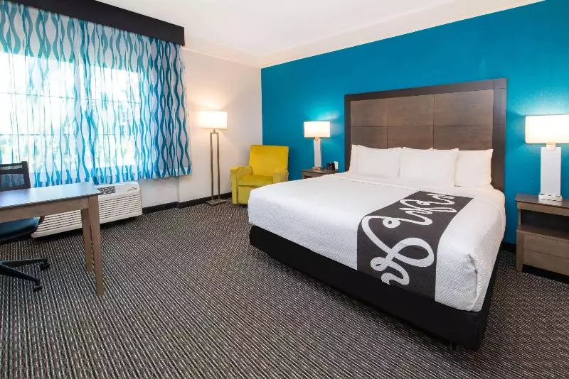 キングサイズベッドのデラックスルーム, La Quinta By Wyndham Tampa Brandon Regency Park