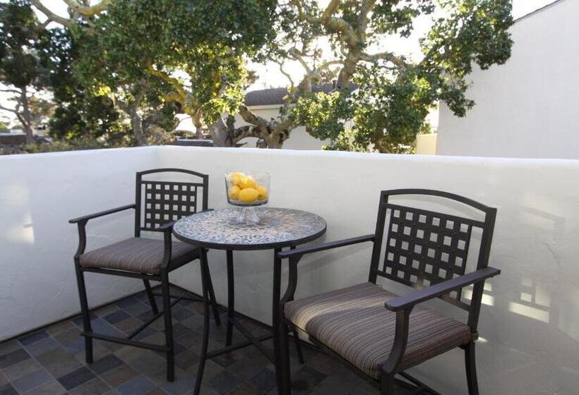 スーペリアースイート, Lobos Lodge