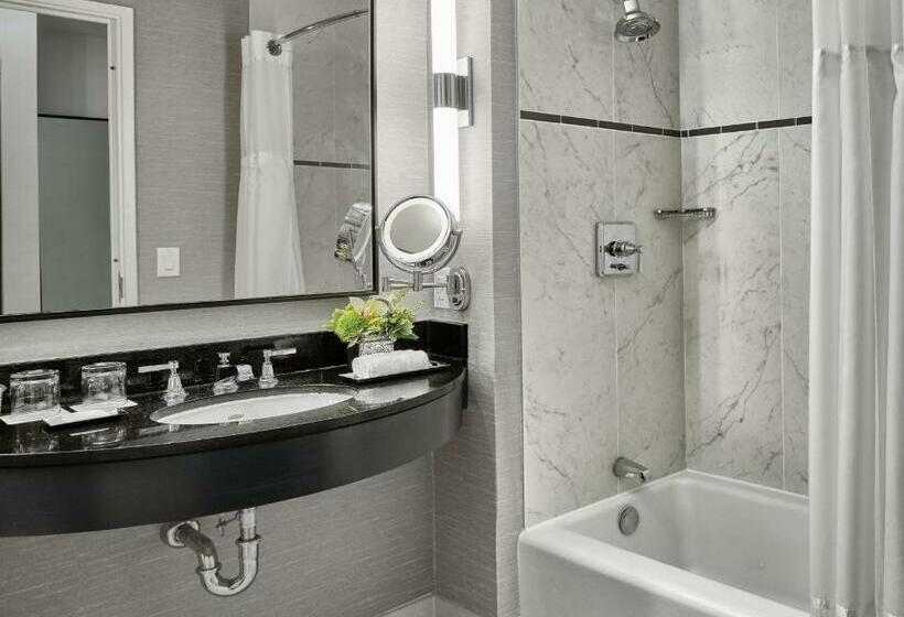 带大床的豪华间, Loews Philadelphia