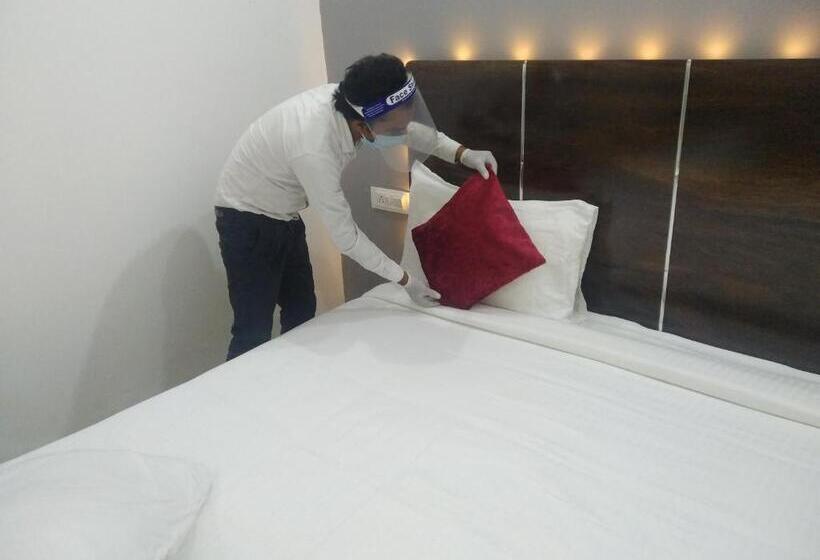 اتاق لوکس با تخت بزرگ, The Palm Tree Family Stay