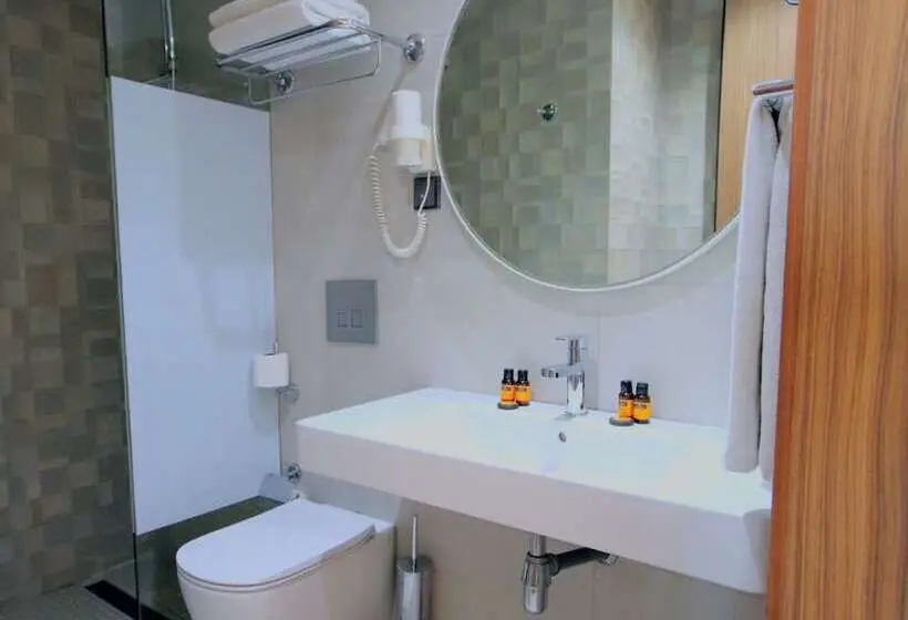 Deluxe Kolmen Hengen Huone, New Hotel Piscine Wellness & Spa