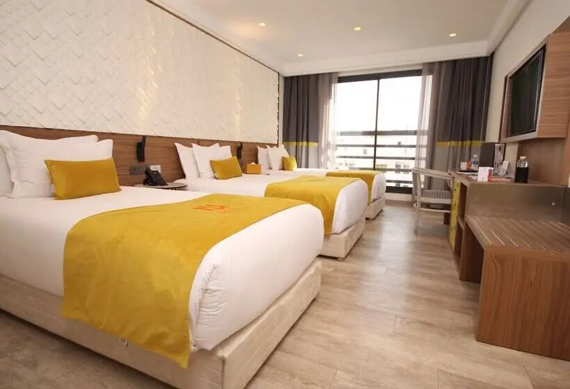 Deluxe Kolmen Hengen Huone, New Hotel Piscine Wellness & Spa