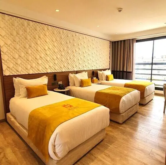 Deluxe Kolmen Hengen Huone, New Hotel Piscine Wellness & Spa
