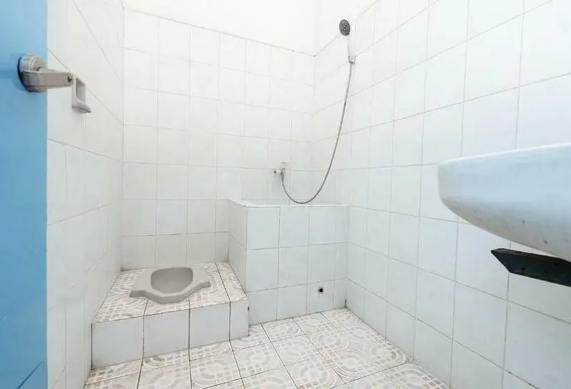 Camera Standard, Spot On 2289 Hotel Saudara
