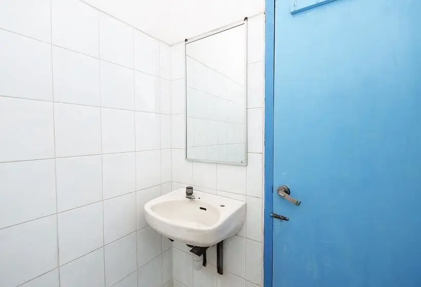Camera Standard, Spot On 2289 Hotel Saudara