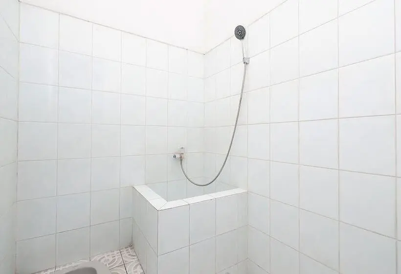 Camera Standard, Spot On 2289 Hotel Saudara