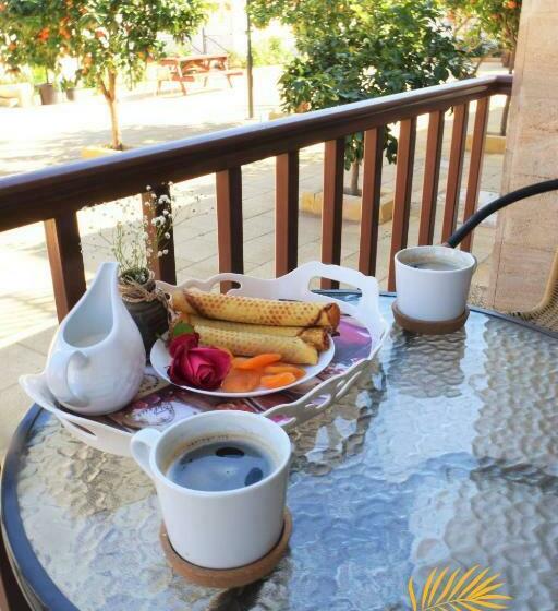 スタンダードトリプルルーム, Golden Palms Guest House & Cafe