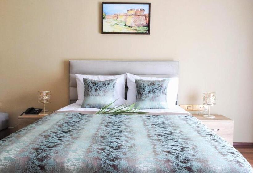 Номер Стандарт Трехместный, Golden Palms Guest House & Cafe