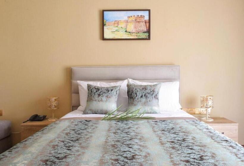 Номер Стандарт Трехместный, Golden Palms Guest House & Cafe