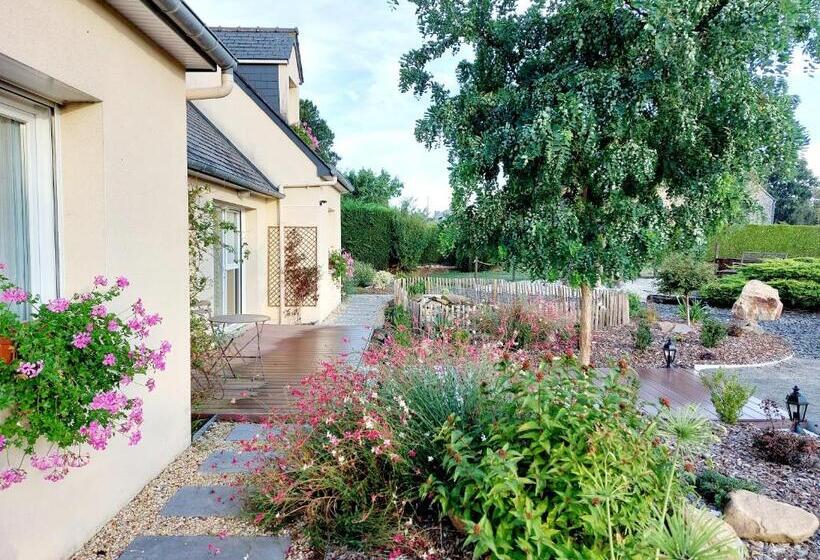 Номер Стандарт Вид на Сад, Chambres D Hôtes Chez L Habitant   Bed& Breakfast Homestay