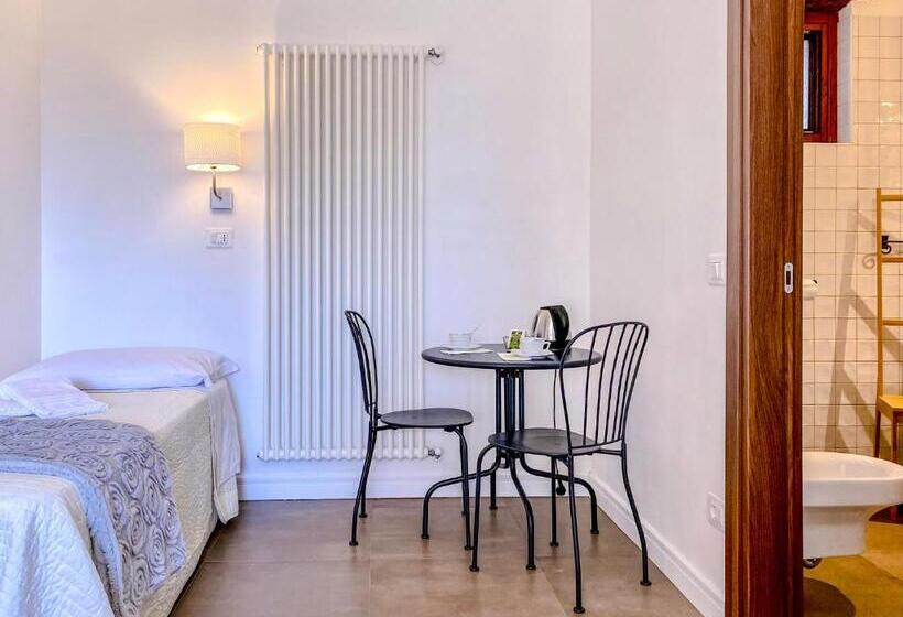 اتاق استاندارد چهارنفره با چشم‌انداز باغ, Tenuta Novecento Bioagriturismo