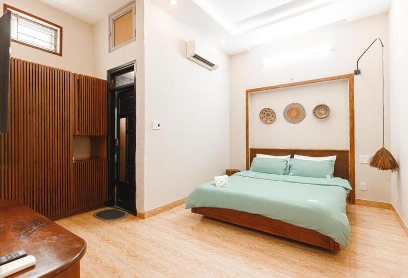 اتاق اکونومی, Chaca Beach