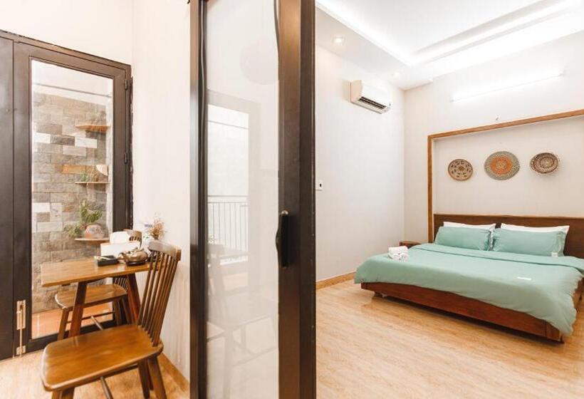 اتاق اکونومی, Chaca Beach