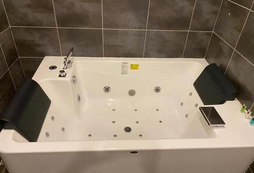 デラックススイート, Lova Suites