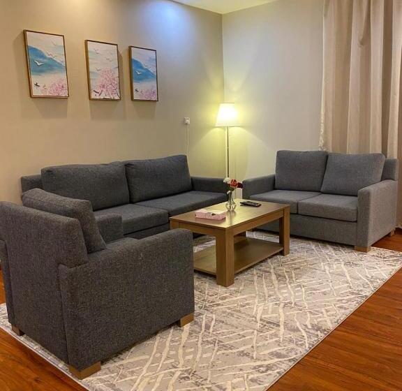 デラックススイート, Lova Suites