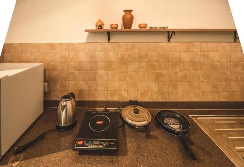Deluxe-studio, Amber Rooms