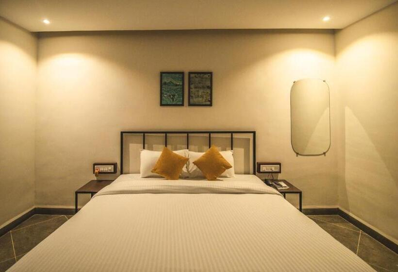 Deluxe Studio, Amber Rooms