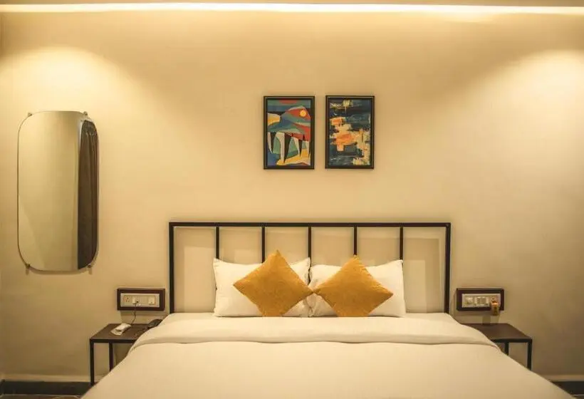 Deluxe-studio, Amber Rooms