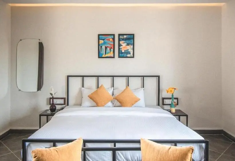 Deluxe-studio, Amber Rooms