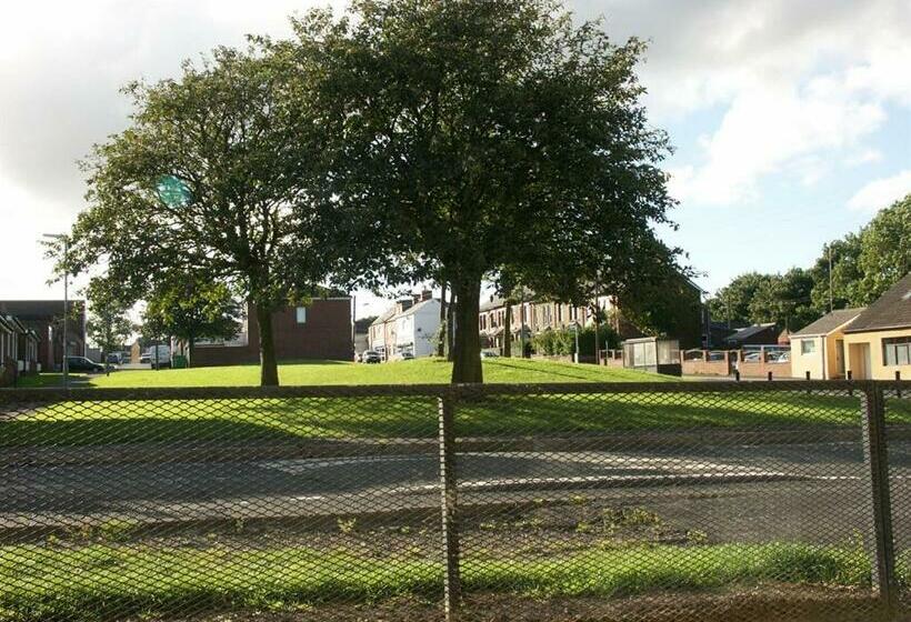 غرفة قياسية ثلاثية, Budget Hayat Express