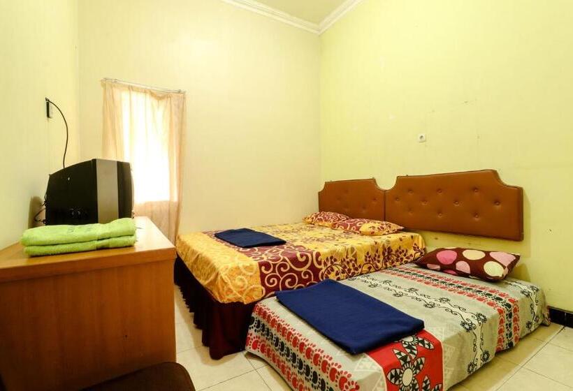 Deluxe Szoba, The Joglo Family