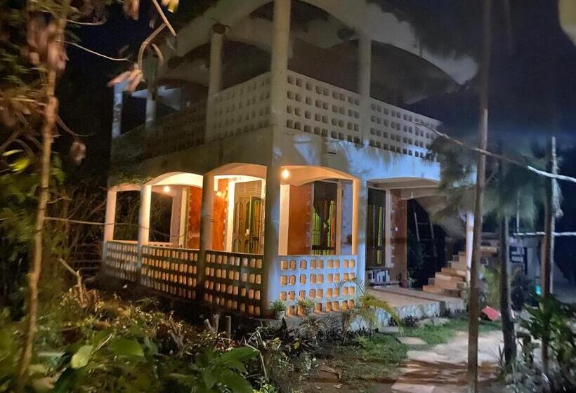 اتاق اکونومی, Mondi Lodge Kisoro