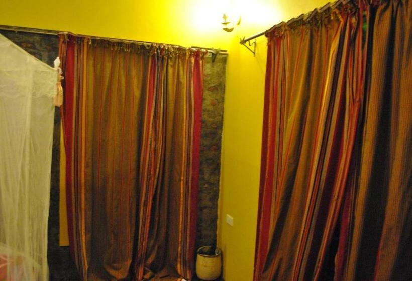 اتاق اکونومی, Mondi Lodge Kisoro