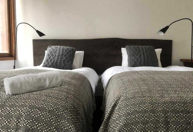 Standardzimmer Geteiltes Bad, The Joint